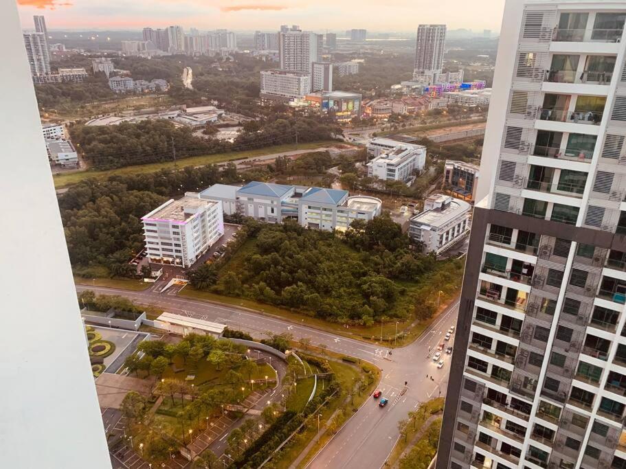 Couples Mind Relaxing Highfloor Staycation 9 Cyberjaya Buitenkant foto