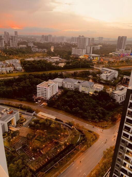 Couples Mind Relaxing Highfloor Staycation 9 Cyberjaya Buitenkant foto